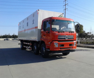 東風(fēng)天錦8.6米易燃液體運輸車