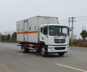 東風(fēng)多利卡D9易燃液體廂式運輸車