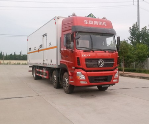 東風(fēng)牌9.6米天龍型易燃液體廂式運輸車
