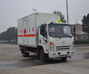 大運(yùn)牌易燃?xì)怏w廂式運(yùn)輸車
