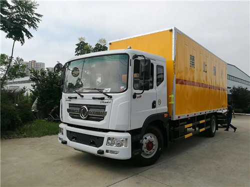 東風(fēng)D9多利卡10噸炸藥運(yùn)輸車