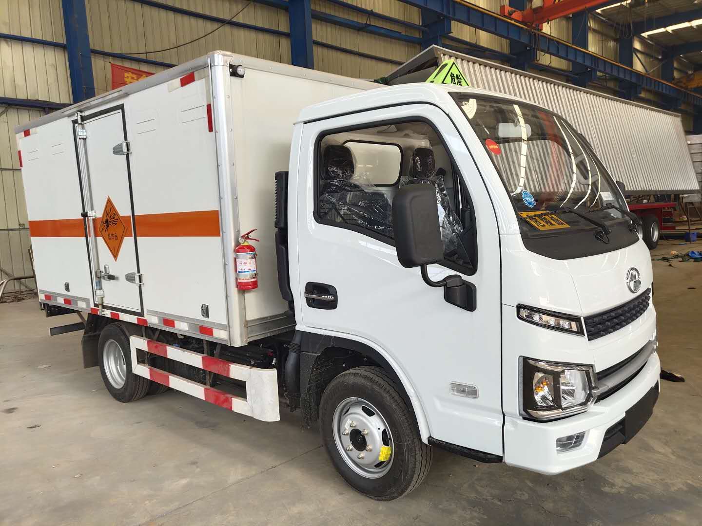 躍進(jìn)S80福運(yùn)國(guó)六爆破器材運(yùn)輸車