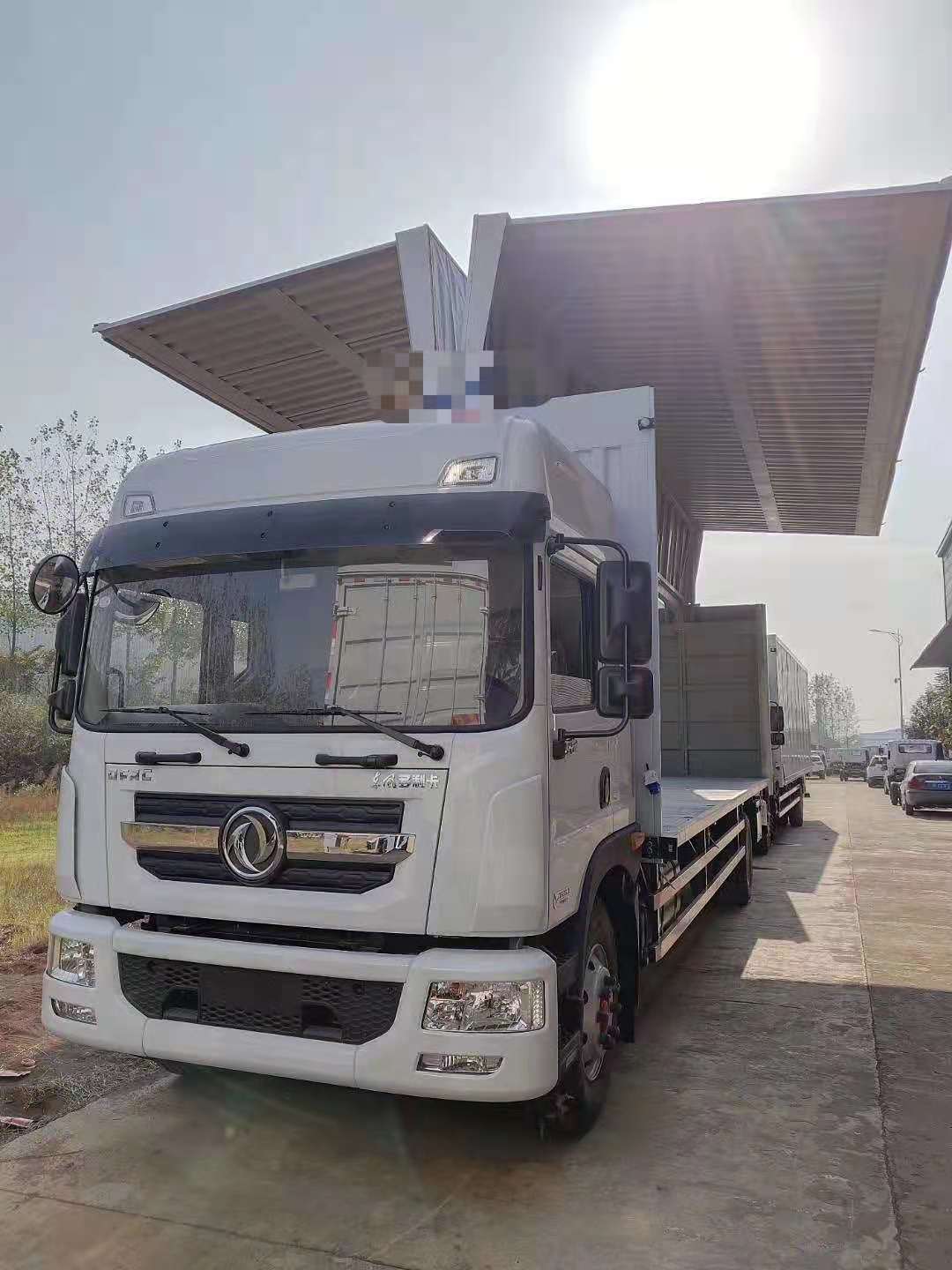 東風D9多利卡9.8米單橋飛翼車