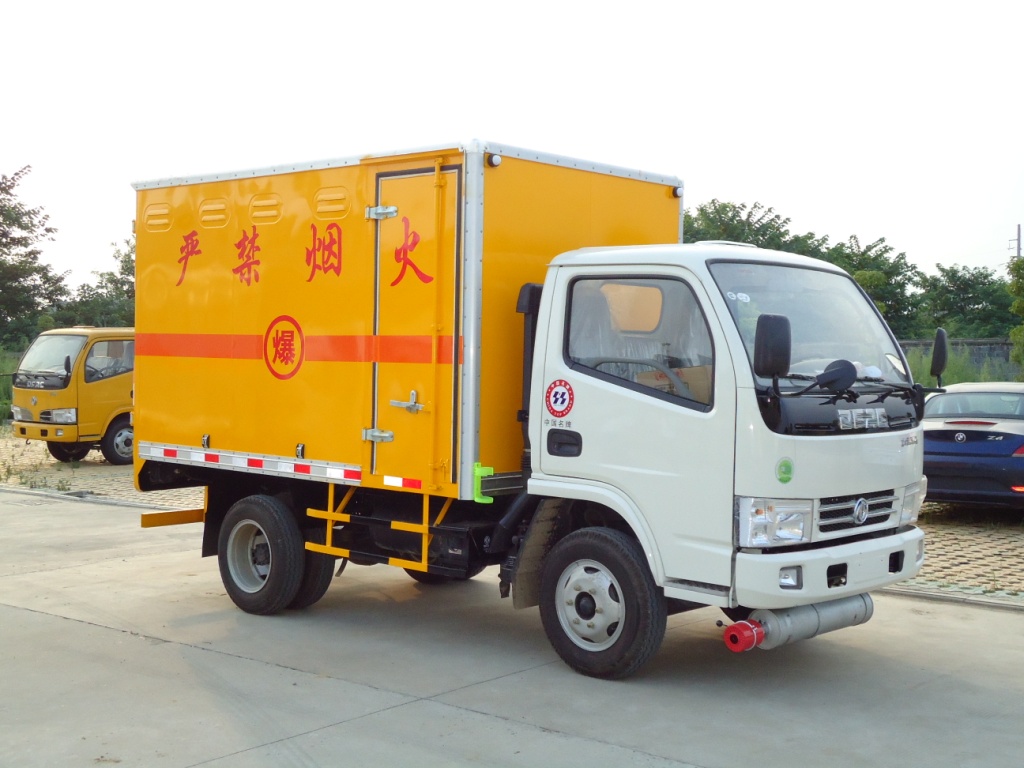 東風(fēng)易燃?xì)怏w廂式運(yùn)輸車