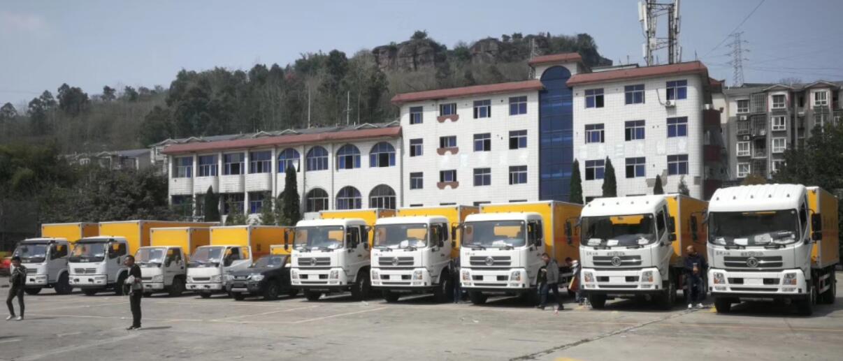 陜西危險(xiǎn)品運(yùn)輸公司購(gòu)買(mǎi)10臺(tái)10噸東風(fēng)天錦炸藥運(yùn)輸車(chē)