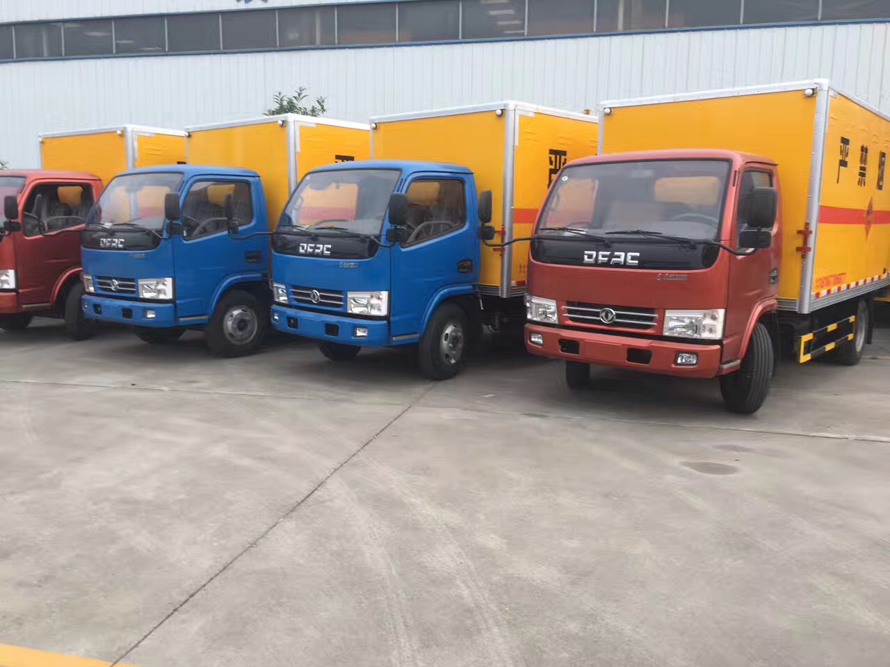 云南大理礦業(yè)爆破公司購置4臺(tái)東風(fēng)4噸炸藥運(yùn)輸