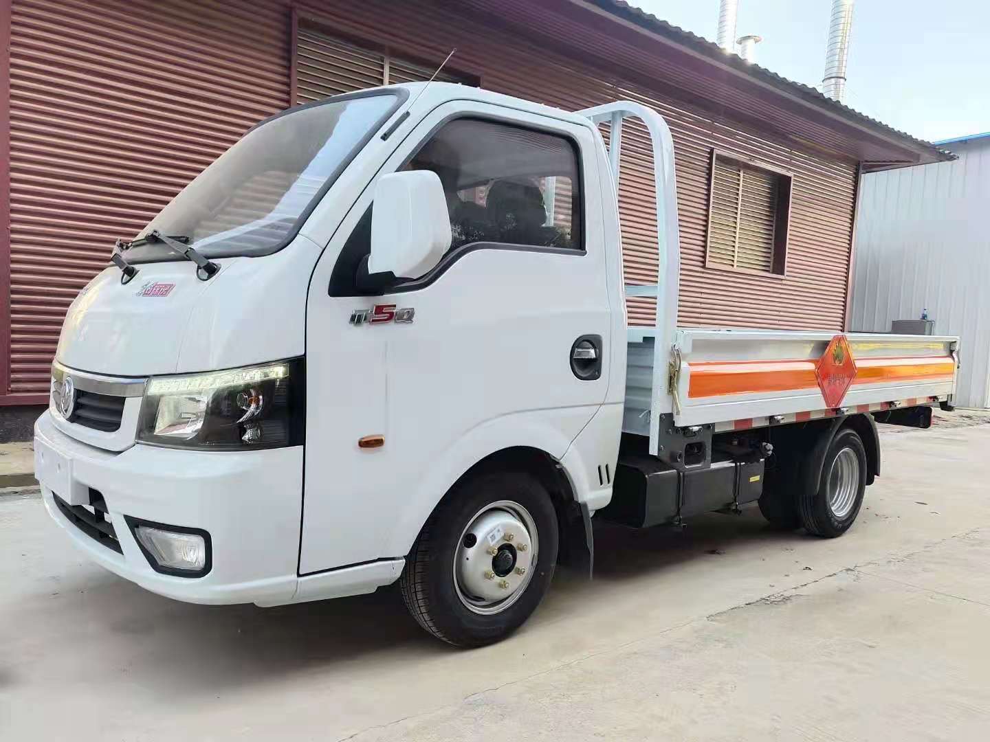 東風(fēng)牌途逸氣瓶運輸車