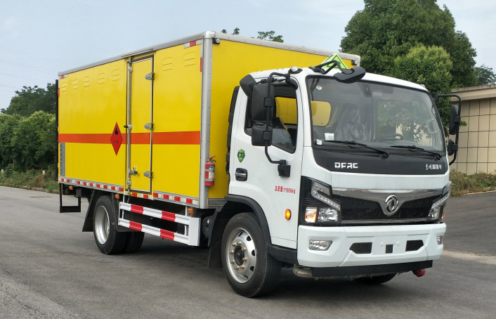 東風(fēng)5.1米易燃液體廂式運輸車